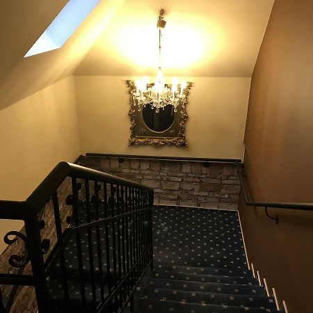 Hotel Podzamcze Тарнув Экстерьер фото