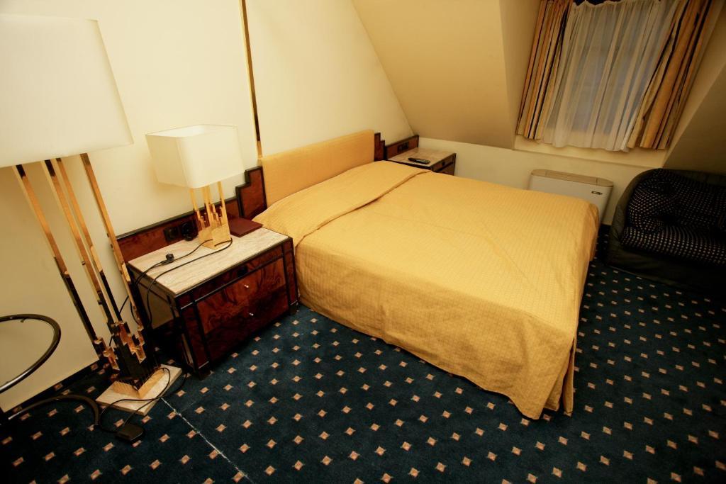 Hotel Podzamcze Тарнув Экстерьер фото