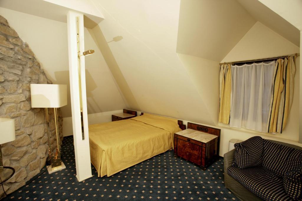 Hotel Podzamcze Тарнув Экстерьер фото