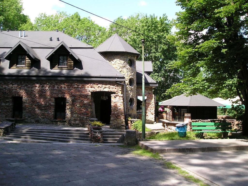 Hotel Podzamcze Тарнув Экстерьер фото