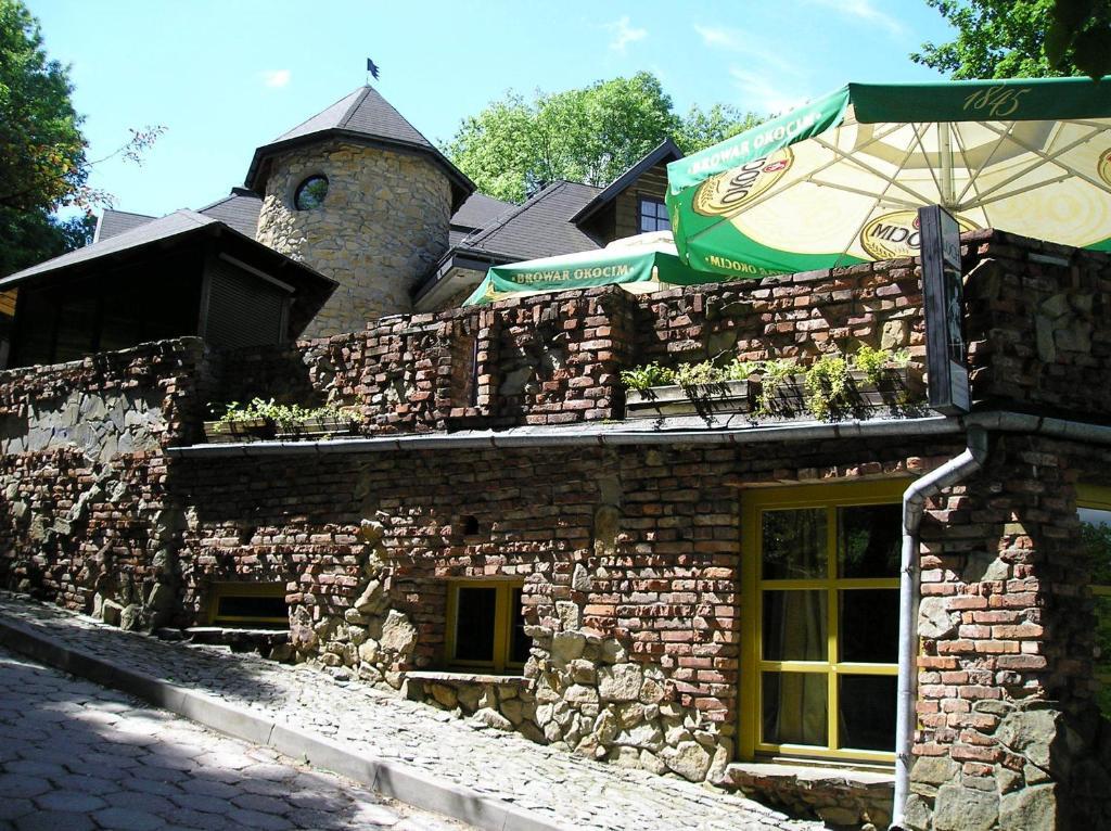 Hotel Podzamcze Тарнув Экстерьер фото
