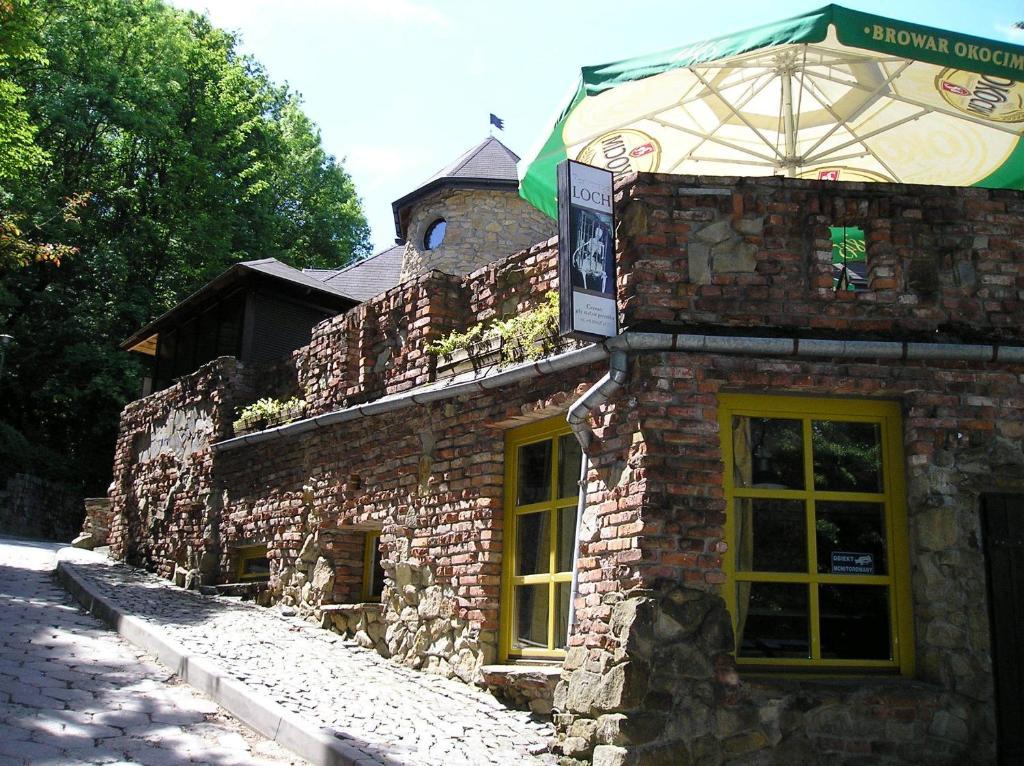 Hotel Podzamcze Тарнув Экстерьер фото