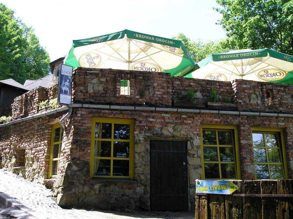 Hotel Podzamcze Тарнув Экстерьер фото