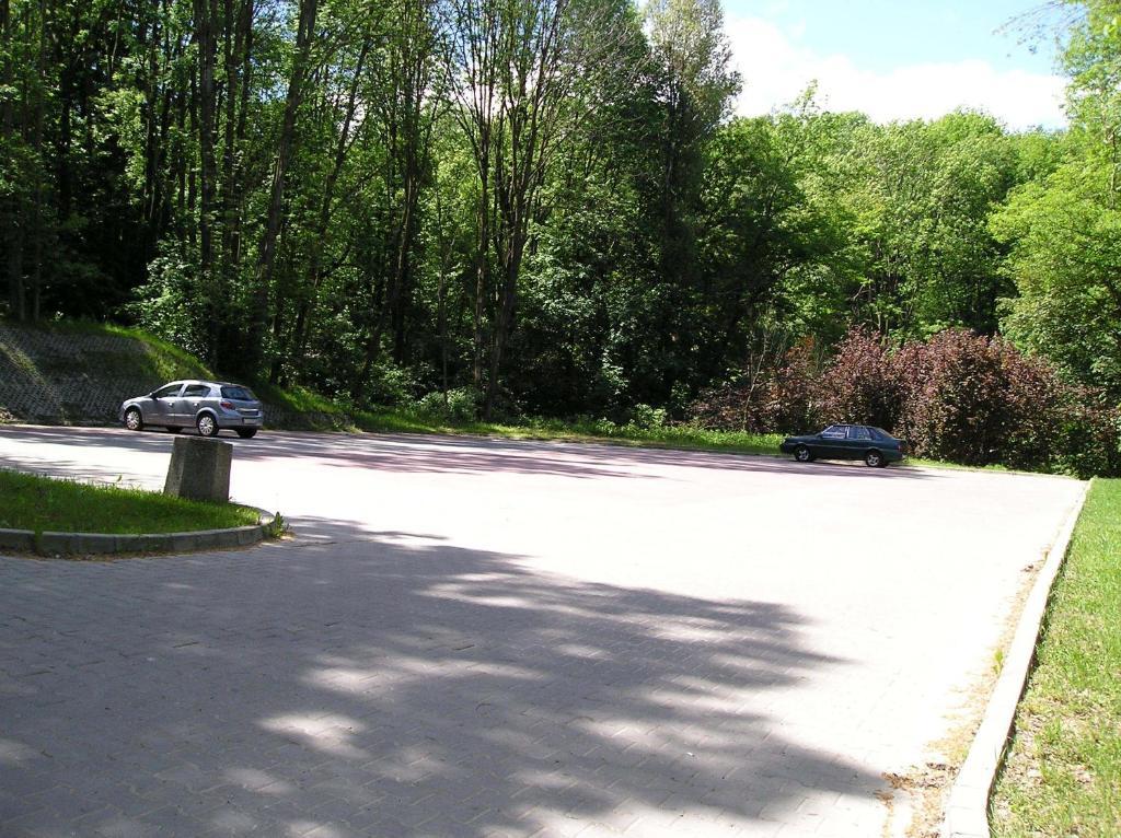 Hotel Podzamcze Тарнув Экстерьер фото