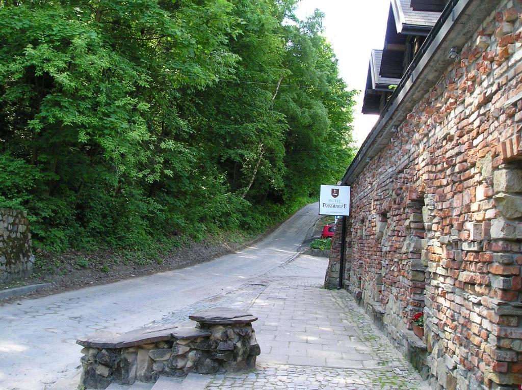 Hotel Podzamcze Тарнув Экстерьер фото