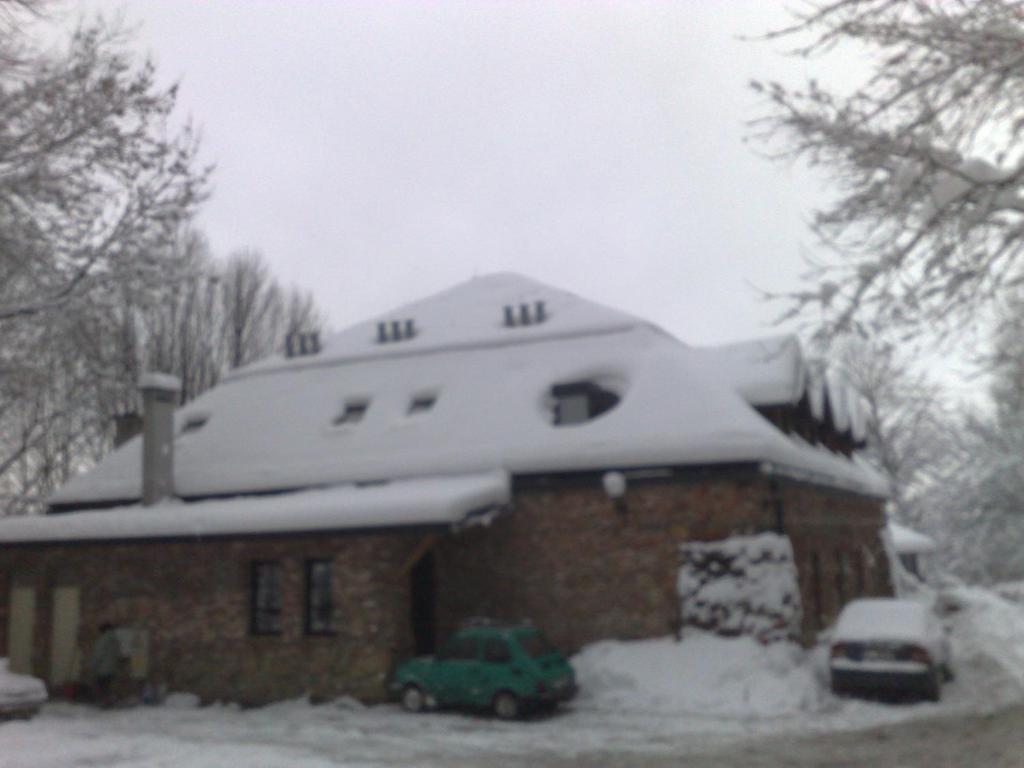 Hotel Podzamcze Тарнув Экстерьер фото