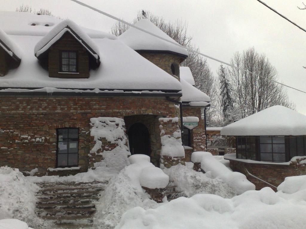 Hotel Podzamcze Тарнув Экстерьер фото
