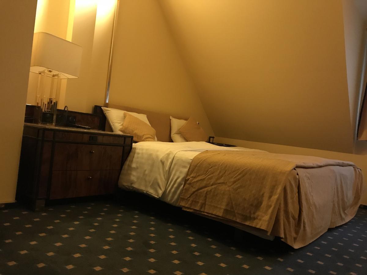 Hotel Podzamcze Тарнув Экстерьер фото