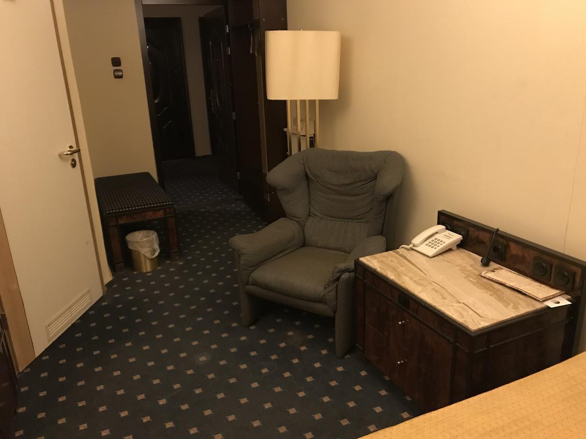 Hotel Podzamcze Тарнув Экстерьер фото