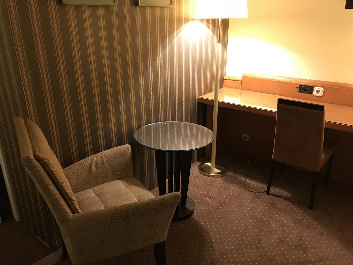 Hotel Podzamcze Тарнув Экстерьер фото