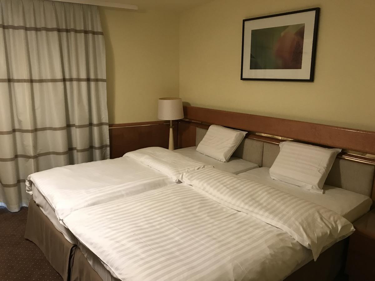 Hotel Podzamcze Тарнув Экстерьер фото