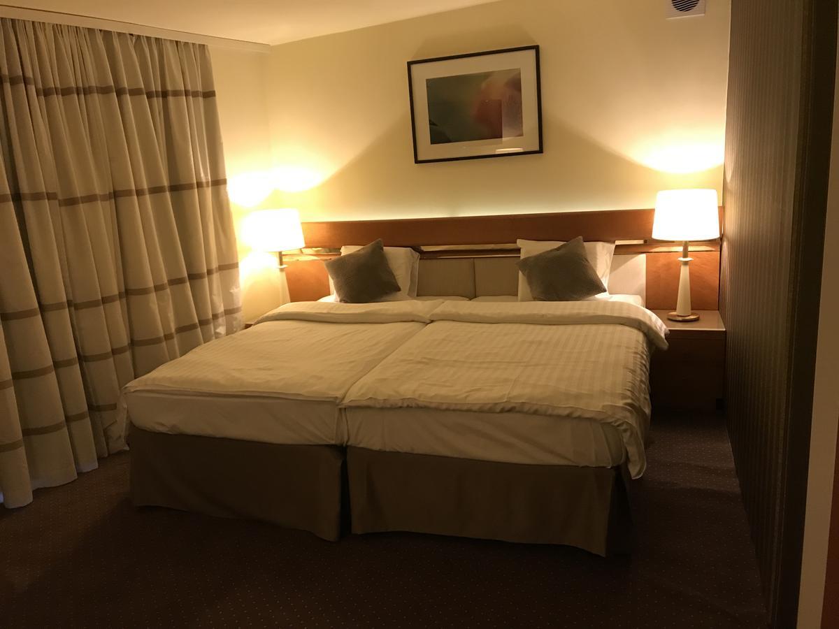 Hotel Podzamcze Тарнув Экстерьер фото