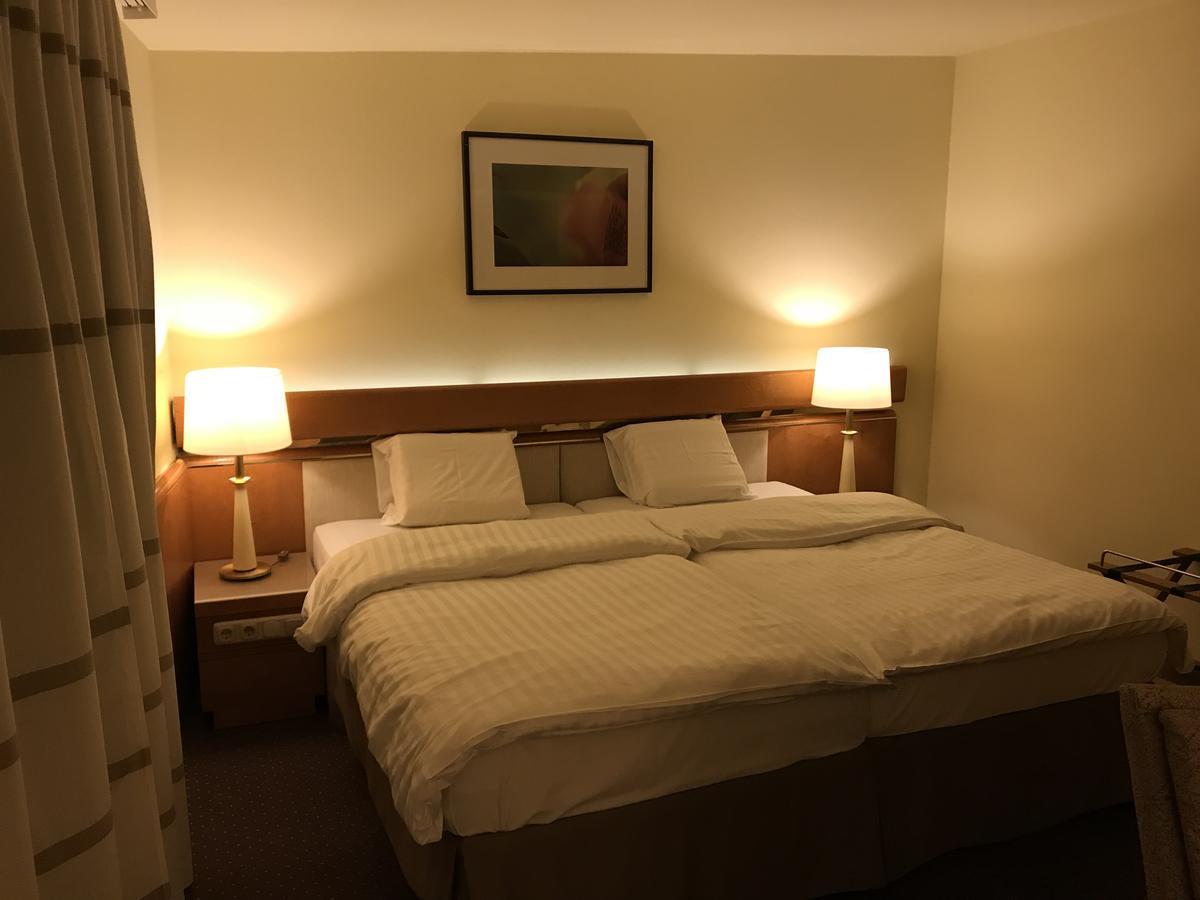 Hotel Podzamcze Тарнув Экстерьер фото